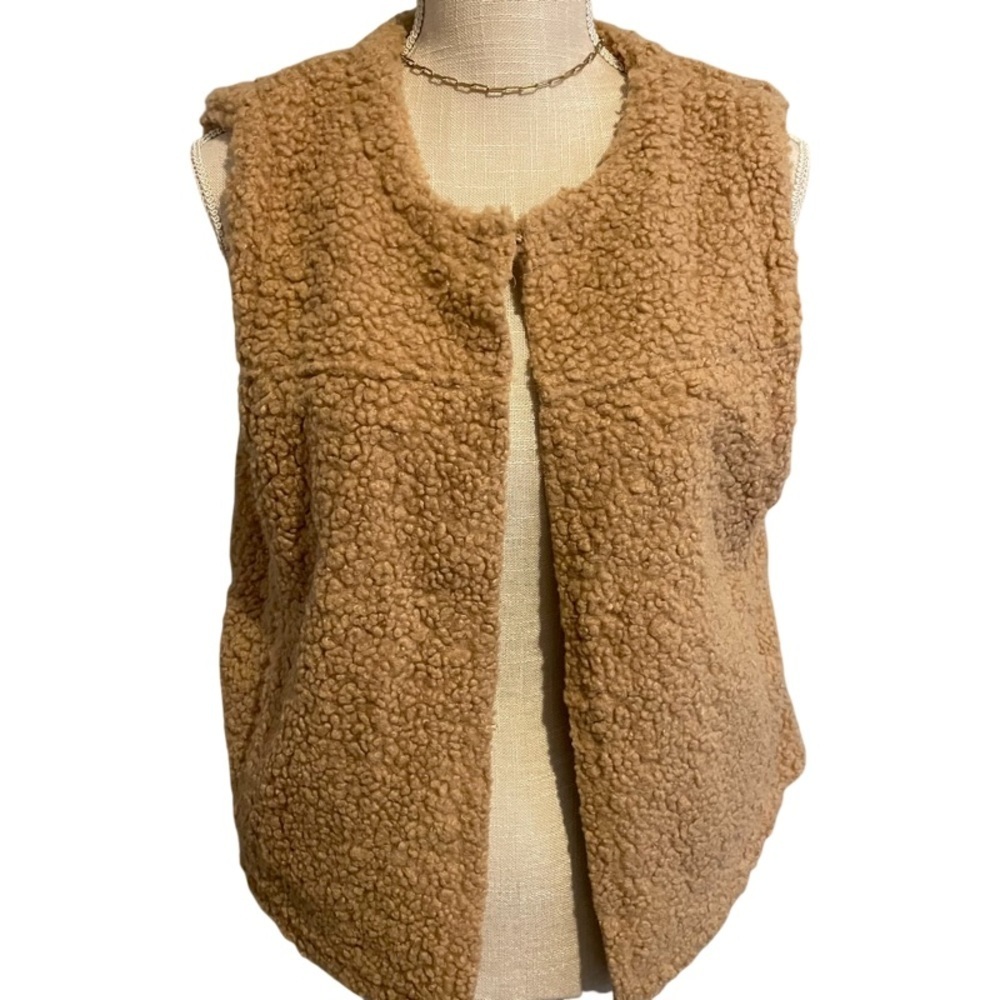 Sherpa Vest with Pockets NWOT - Picture 2 of 7